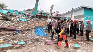 Pasca gempa mamuju, bmkg peringatkan gempa susulan sampai potensi tsunami! Korban Jiwa Gempa Majene Mamuju Bertambah Jadi 35 Orang