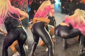 This Needs To Be The Banner!! Pics. Comments: 2