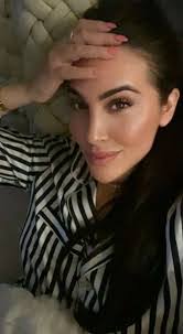 Anna Farina's Instagram, Twitter & Facebook