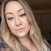 Lisa Slate's Instagram, Twitter & Facebook