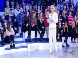Sabato 7 marzo è andata in onda su canale 5 l'ottava puntata di c'è posta per te 2020. La De Filippi Lascia Lo Studio Di C E Posta Quando Rientra Si Commuove