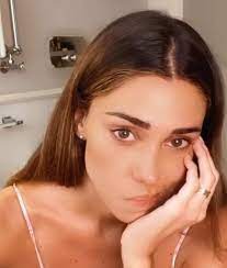 Belen, who is now eight months pregnant, showed her fans on social media how her baby bump grew, also explaining that the little luna marie is making itself felt, kicking. Belen Rodriguez The Words On Social Media Let Me Eat And Sleep Curler Ruetir