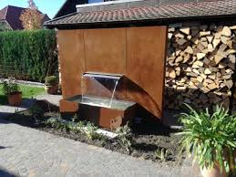 Unsere Brunnen Und Wasserobjekte Aus Corten Stahl Edelstahl Und In Farbe Sind In Jedem Garten Und Auch Zum T Gartenparadies Garten Design Wasserspiel Garten