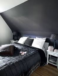 Siyah Beyaz Yatak Odasi Dekorasyon Ornekleri Tavan Yatak Odasi Tasarimlari Cati Kati Odalar Cati Kati Yenileme