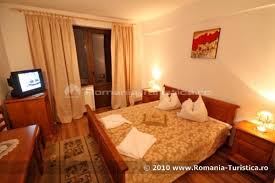 Clasificata la categoria de 3 stele, pensiunea onelia ofera cazare in 22 de camere spatioase si luminoase, incalzite permanenet pe perioada iernii. Pensiunea Onelia Garda De Sus Cazare Garda De Sus