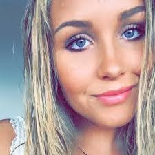 Julie Kamp's Instagram, Twitter & Facebook