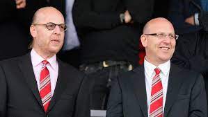 Manchester united fans have broken into old trafford and are protesting on the pitch after resuming their fight against the glazer family's ownership ahead of sunday's clash with liverpool. Cbusdurwur0cdm