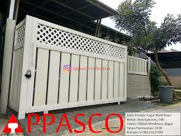 Model pagar kayu ini didesain dengan kontruksi picket dan style gothic yang membuatnya terlihat antik. Pagar Motif Kayu Unik Lucu Model Klasik Shabby Chic Di Cilebut Residence Jual Kanopi Tralis