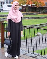 Baju batik seragam kerja adalah baju dengan model formal untuk kerja. Inspirasi Gaya Baju Kerja Muslimah Syar I Agar Cantik Dan Nyaman Seharian