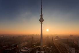 Das park inn by radisson berlin alexanderplatz liegt nahe dem brandenburger tor, dem pergamon museum auf der museumsinsel und ist nur wenige 3 restaurants, 1 bar mit terrasse, dachterrasse. Die Beruhmte Park Inn Aussicht Auf Dem Berliner Alexanderplatz Digital Native