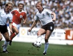 Horst hrubesch, né le 17 avril 1951 à hamm (allemagne), est un footballeur allemand. Pin On 3 Soccer