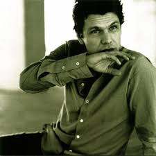 Em am les mains tendues les cheveux en arrière. Elle A Les Yeux Revolver Marc Lavoine Last Fm