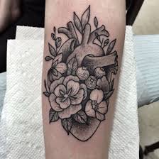 Discover images and videos about flowers from all over the world on we heart it. Heart Full Of Flowers A Mix Of Dotwork And Lines Instagram Jenniferlawes Tatuagem De Coracao Humano Tatuagem Tatuagem De Coracao