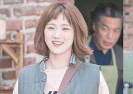 Nowadays, i like women who have short hair and sharp features because sometimes they look cute but other times they look intimidating. Lee Sung Kyung Sheds Her Model Image For Role In New Weightlifting Drama What The Kpop