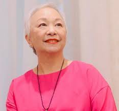 我2年前已有這個想法，為媽咪出一本書，因為她是1924年出生，今年2024年剛好是她100歲冥壽，算起來我也在1974年出道，今年也是我入行50周年，這是一個值得慶祝和做一件特別事的日子//