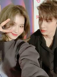 Senjastray kids · namjoon biraz sakar bir melekti,fakat en büyük sakarlığı kazayla düny… #hayrankurgu #. Twice Sana Reveals Her Beautiful Friendship With Stray Kids Bang Chan Twice Portal