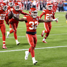 And just like that patrick mahomes broke a nfl touchdown pass record as the kansas city chiefs got back to winning ways against the buffalo bills. Q3gewhgvgd Dqm