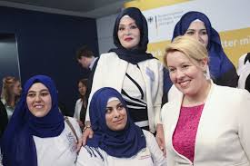 Franziska giffey ist eine deutsche politikerin der spd. Giffey Findet Burkinis Im Schwimmunterricht Unproblematisch
