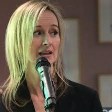 Leslie Burt's Instagram, Twitter & Facebook