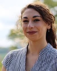 Ariel Weis's Instagram, Twitter & Facebook