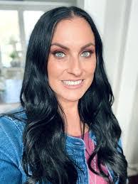 Karla Bean's Instagram, Twitter & Facebook