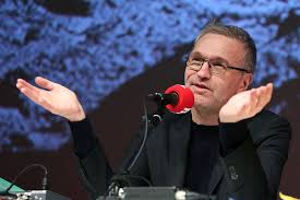 Laurent ruquier l'avait annoncé en janvier, c'est désormais officiel. Programme Tv Ce Soir Star Wars L Attaque Des Clones Ou Les Grosses Tetes