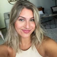 Julia Benoit (@Julia_Benoit1)