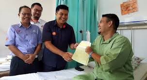 Pengarah perkeso negeri sembilan, fuad alias berkata, mangsa kemalangan tersebut iaitu, muhammad azman abdul aziz, 30, merupakan orang berinsuran (ob) dan hasil semakan pihak waris layak menerima dua jenis faedah daripada perkeso. Mangsa Nahas Dapat Pampasan
