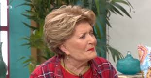 Τραβάω πιστόλι! δήλωσε η βάσια τριφύλλη. Basia Trifyllh Karkinos H Antidrash Ths Otan Thn Rwthsan Gia Th Maxh Ths Mazi Toy Alphafreepress Gr