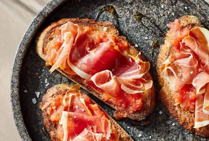 Pan con Tomate y Jamón de Serrano (Tomato-Rubbed Bread with Serrano Ham)