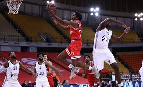 Το ντέρμπι ανάμεσα στον παοκ και τον ολυμπιακό , είναι αθλητική αναμέτρηση ανάμεσα στους συλλόγους της θεσσαλονίκης και του πειραιά αντίστοιχα, σε όλα τα ομαδικά σπορ που διατηρούν τμήματα, αλλά κατά κύρια λόγο αφορά στο ποδόσφαιρο (ανδρών). Osudy1uwadl2rm