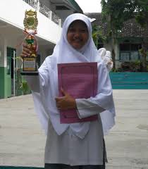 Misalnya kepramukaan, uks, pmr, pbb, pasukan pengibar biasanya jenis kegiatan ekstrakurikuler yang diadakan sekolah tergantung pada bakat dan minat siswa pada umumnya, fasilitas dan sarana yang. Siswa Berprestasi