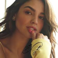 30 de enero de 1990) 1 2 3 es una actriz y cantante mexicana.es conocida principalmente por sus papeles como lola valente y clara molina en la series lola, érase una vez y sueña conmigo, respectivamente. áƒ¦ Eiza Gonzalez áƒ¦ Home Facebook