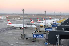 Rail:the city airport train (tel: Neu Am Flughafen Wien Besucherterrasse Mit 180 Grad Ausblick Austrian Wings