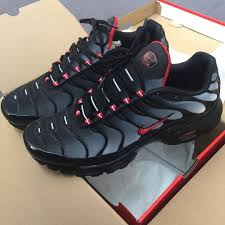ภาพจาก Instagram โดย Nike Tn Live 30 ม นาคม 2019 เวลา 22 20 น En 2020 Chaussure Nike Homme Chaussures Nike Tn Nike