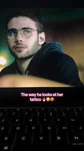 El Tatuaje De Cameron De Berline Serie De Netflix