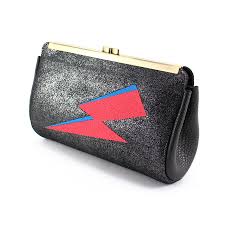 Labellisées origine france garantie, nos pochettes pour femme en cuir sont les accessoires idéals pour rester stylée en soutenant l'artisanat français. Pochette Bowie En Cuir Paillete Brodee Eclair Fabrication Francaise