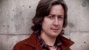 Leif gw persson var källa till den hemliga promemoria som rikspolischefen skickade till statsminister olof palme 1976, och som journalisten peter bratt ett postrån begås i stockholm. En Ung Gw Gwgonewild