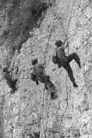 Infantrymen Of The 3rd Canadian Infantry Division Undergoing Gruelling Commando Training Scaling Nea British Commandos Royal Marine Commando Canadian Soldiers