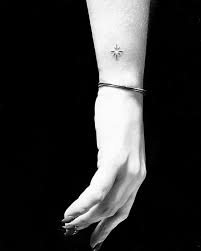 tiny sparkle sparkle glow star wrist lineart linealtattoo smalltattoo tiny tinytattoo finelinetattoo star tattoo on wrist sparkle tattoo l tattoo