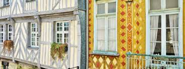 Si les colombages sont de couleur grise, il est conseillé de peindre le plafond en blanc et de choisir des couleurs assez claires pour les murs comme du pour avoir droit. Maisons A Pans De Bois Office De Tourisme