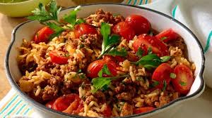 Reispfanne Mit Hack Und Kleinen Tomaten Rezept Reispfanne Rezept Rezepte Gerichte Mit Hackfleisch