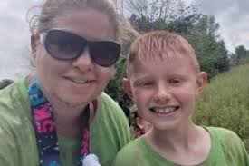 Mandy Sheppard's Instagram, Twitter & Facebook