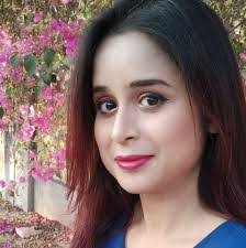 Debbie Roy's Instagram, Twitter & Facebook