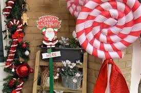 Make these candy ornaments for your tree, and get inspired for decorating with candy. Mum Creates Huge Diy Candy Cane Lollipop Decorations For Christmas For Just 10 Daily Star