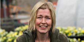 Karlskronas blomsterbas gör staden blågul i vår