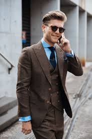 Als gast auf einer hochzeit benötigst du einen stilvollen. Neo Dandyism Http Www Meninthistown Com Brauner Anzug Vintage Anzug Herren Anzug