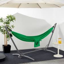 Similar to enos, it's made of a parachute nylon fabric, giving it a lightweight, breathable feel. Lollie Wawa