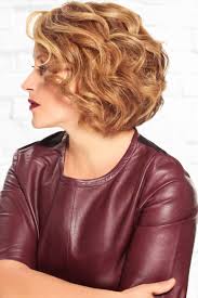 Mother Of The Bride Hairstyles 63 Elegant Ideas 2020 21 Guide Curly Hair Styles Easy Mother Of The Bride Hair Mom Hairstyles