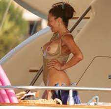 Lilly Becker zieht blank: Oben ohne in Ibiza 27x - Update | Celebboard.net  - Bilder und Videos der Stars, Promis und Celebrities